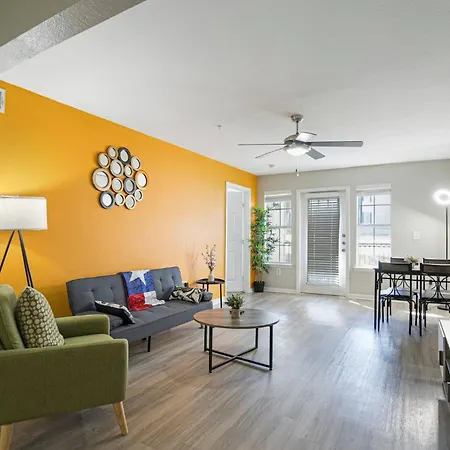 Cozy 9-Person Apt W/ Wifi Near Downtown Austin